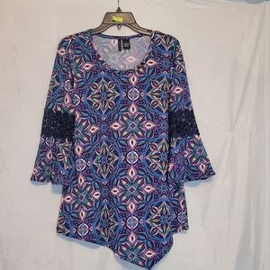 New Direction multicolored shark bite style top size med